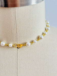 Vintage pearl necklace choker