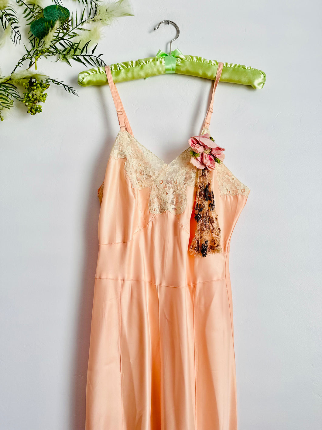 Vintage 1930s peach lace lingerie slip