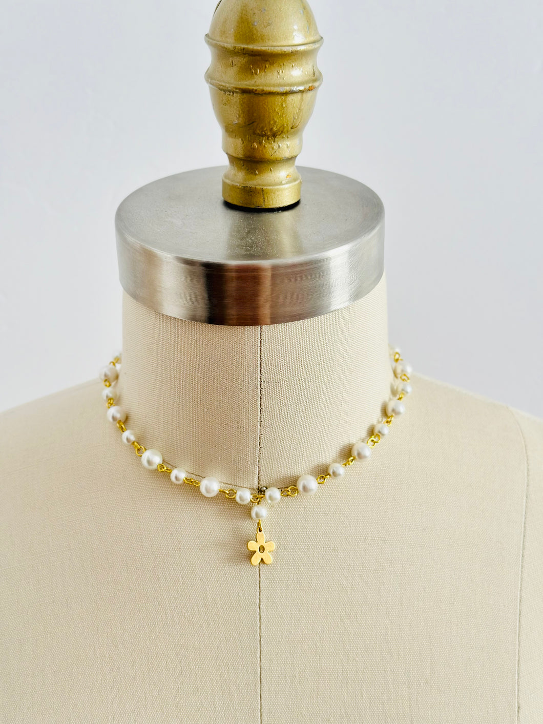 Vintage pearl necklace choker