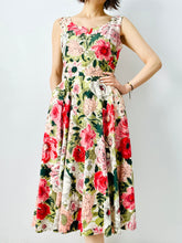 Load image into Gallery viewer, Vintage 1940s red floral dress
