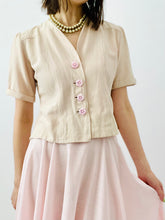 Load image into Gallery viewer, Vintage 1940s champagne pink rayon top w celluloid buttons

