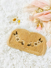Load image into Gallery viewer, Vintage 1940s Pearls Beaded Purse With Daisies
