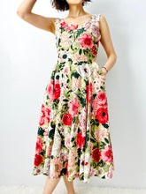 Load image into Gallery viewer, Vintage 1940s red floral dress
