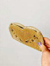 Load image into Gallery viewer, Vintage 1940s Pearls Beaded Purse With Daisies
